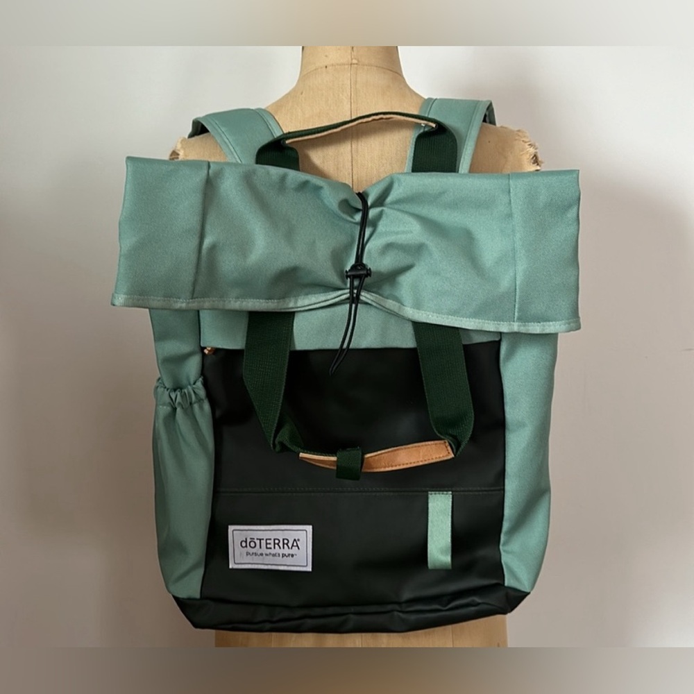 doTERRA Green and Black PURUSE‎ convention  Backpack - Picture 7 of 7